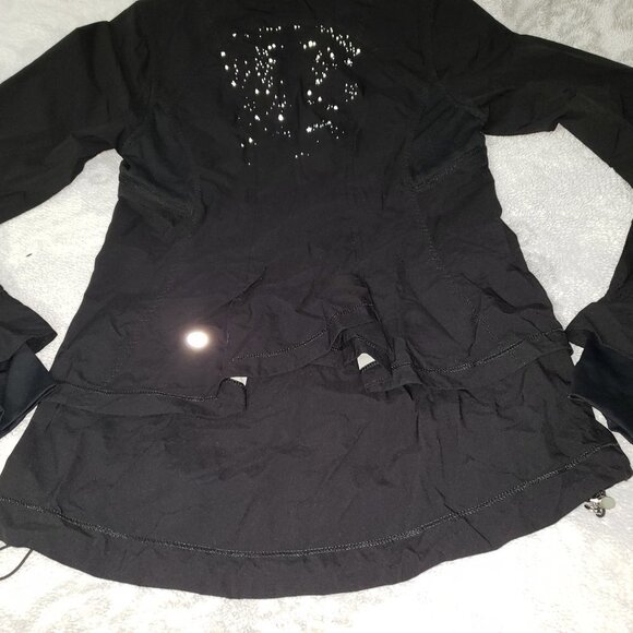 Lululemon Jacket - Picture 9 of 12